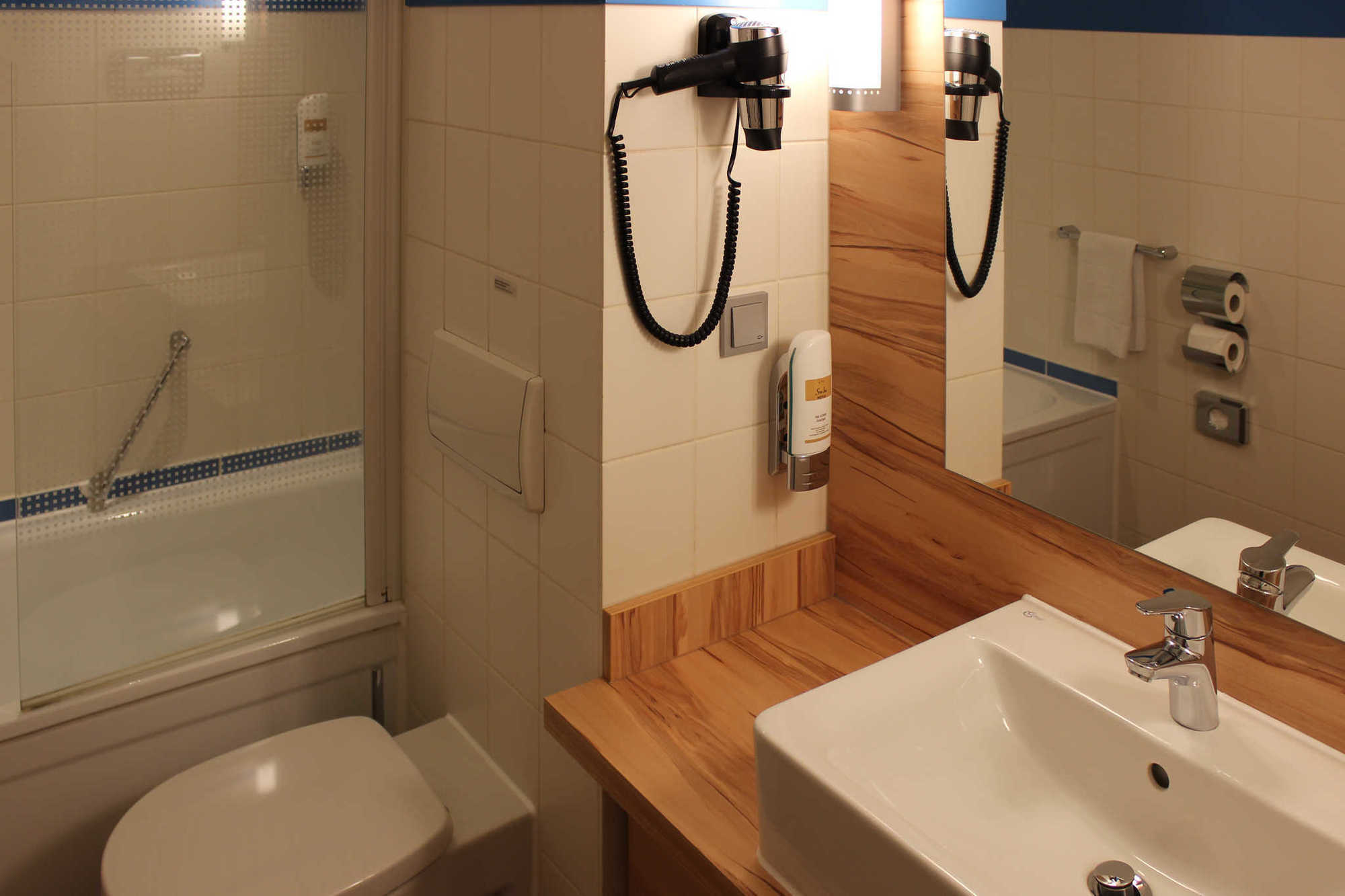 Quality Hotel, Star Inn Premium Bremen Room photo